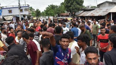 চেয়ারম্যানকে পিটিয়ে হাত পা ভেঙে দিয়েছে সন্ত্রাসীরা, বিক্ষোভ