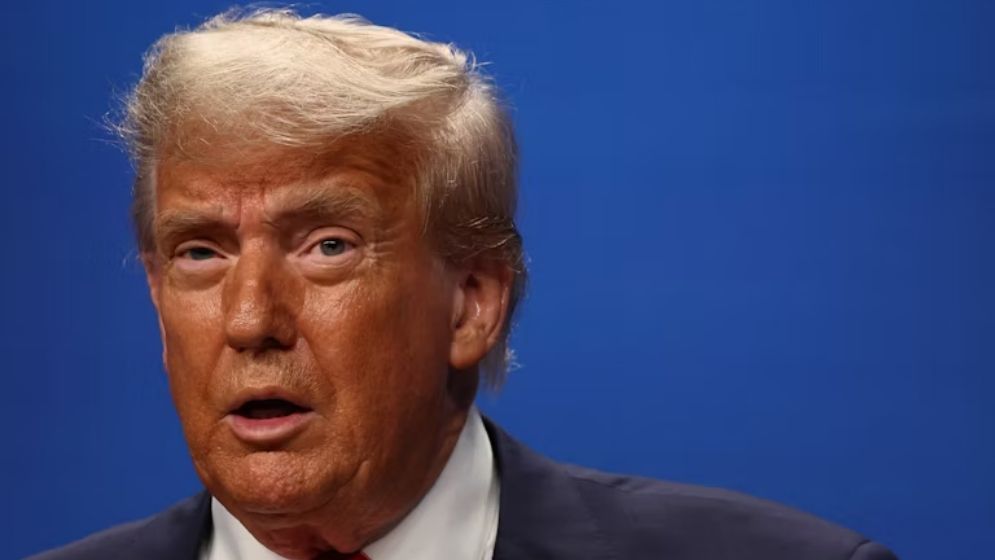 ইরানের এক হামলাতেই সুর পালটে গেল ট্রাম্পের