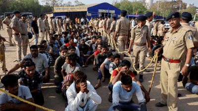 ‘বন্দুকের মুখে’ মুসলমানদের বাংলাদেশে পাঠাচ্ছে ভারত