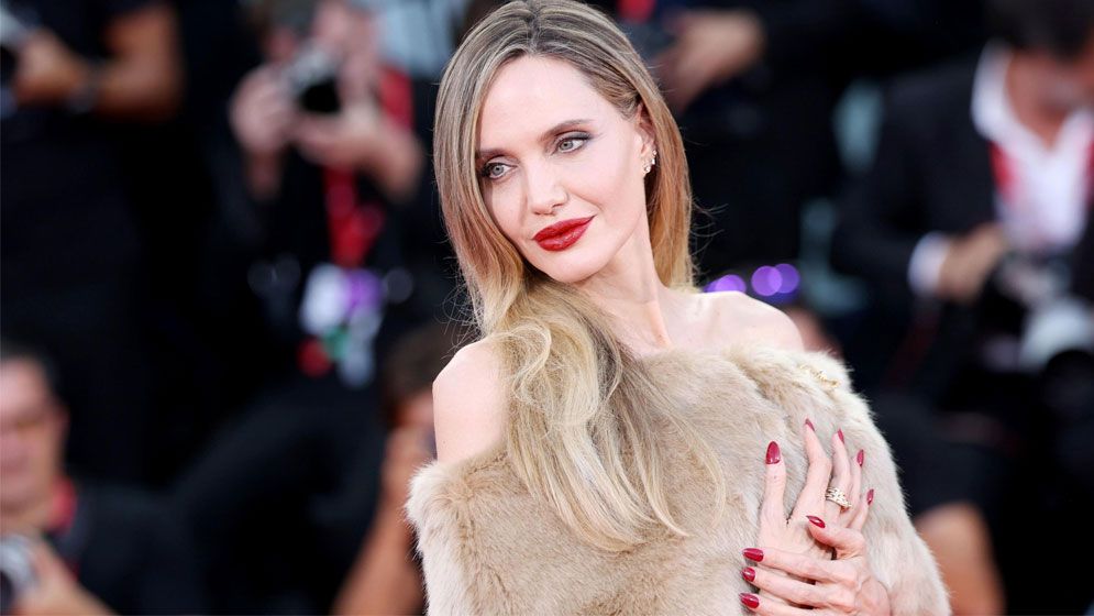 অভিনেত্রীর সৌন্দর্য নিয়ে বিতর্ক