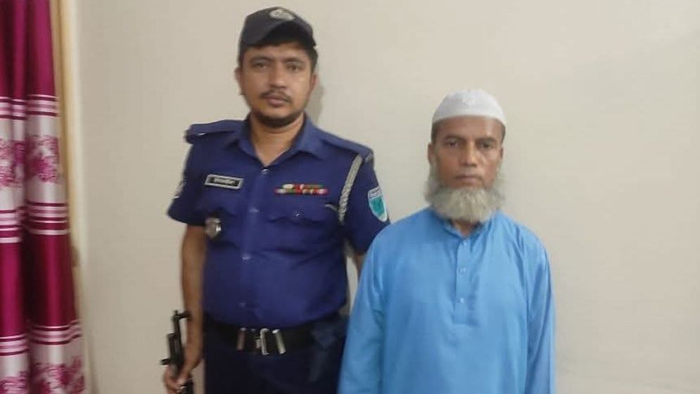 বাবাকে তাবলিগ জামাতে পাঠিয়ে অপহরণের নাটক দুই মেয়ের