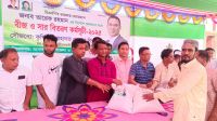 মনোহরদীতে পাঁচ শতাধিক কৃষকের মাঝে বীজ ও সার বিতরণ