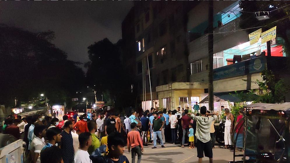 মিরপুরে বিএনপি নেতার বিরুদ্ধে মামলা, থানা ঘেরাও