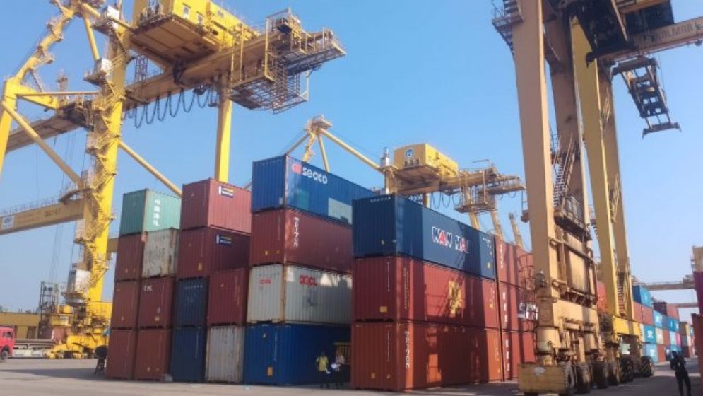 দুদিনে ৬ হাজার আমদানি কনটেইনারের স্তূপ