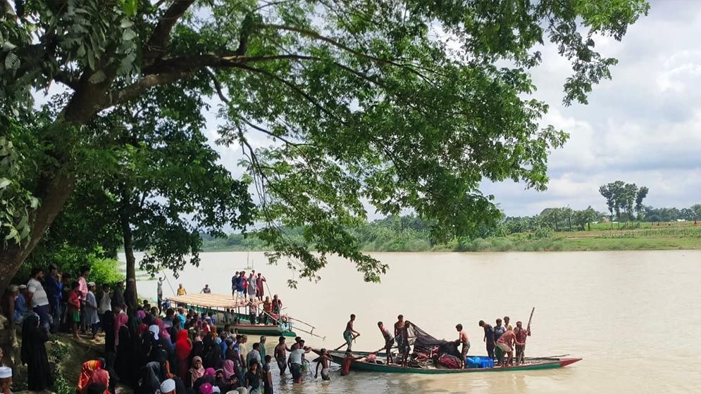 ব্রহ্মপুত্র নদে নৌকা ডুবে মাদ্রাসাছাত্রী নিহত, নিখোঁজ ২