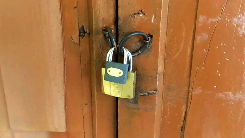 খাদ্য নিয়ন্ত্রক অফিসে তালা দিলেন বৈষম্যবিরোধী ছাত্র নেতারা