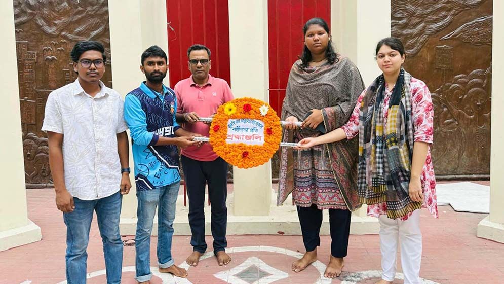 টাঙ্গাইলে শহীদ মিনারে ফুল দিয়ে জুলাই গণঅভ্যুত্থানের শহীদদের শ্রদ্ধা