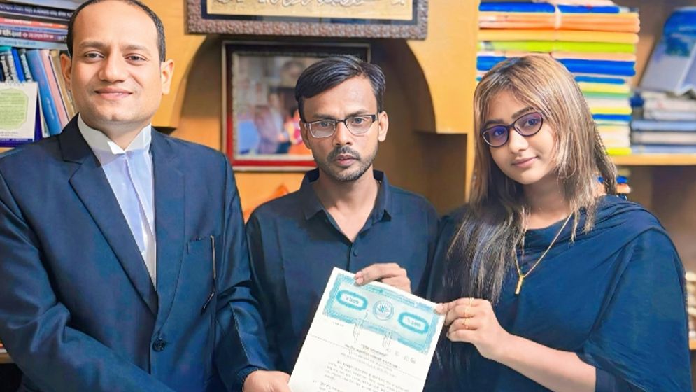 সব মামলার অবসান ঘটিয়ে সংসারে ফিরলেন হিরো আলম-রিয়ামনি