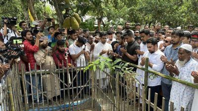 আবু সাঈদের কবর জিয়ারত করলেন এনসিপি নেতারা