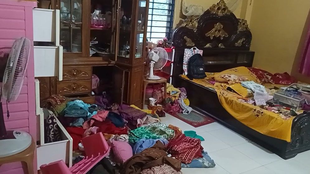 প্রবাসীর বাড়িতে ডাকাতি, স্বর্ণের সঙ্গে কুরবানির মাংস লুট