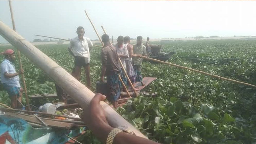 সেতুর অভাবে নরসিংদীর চরাঞ্চলের মানুষের দুর্ভোগ