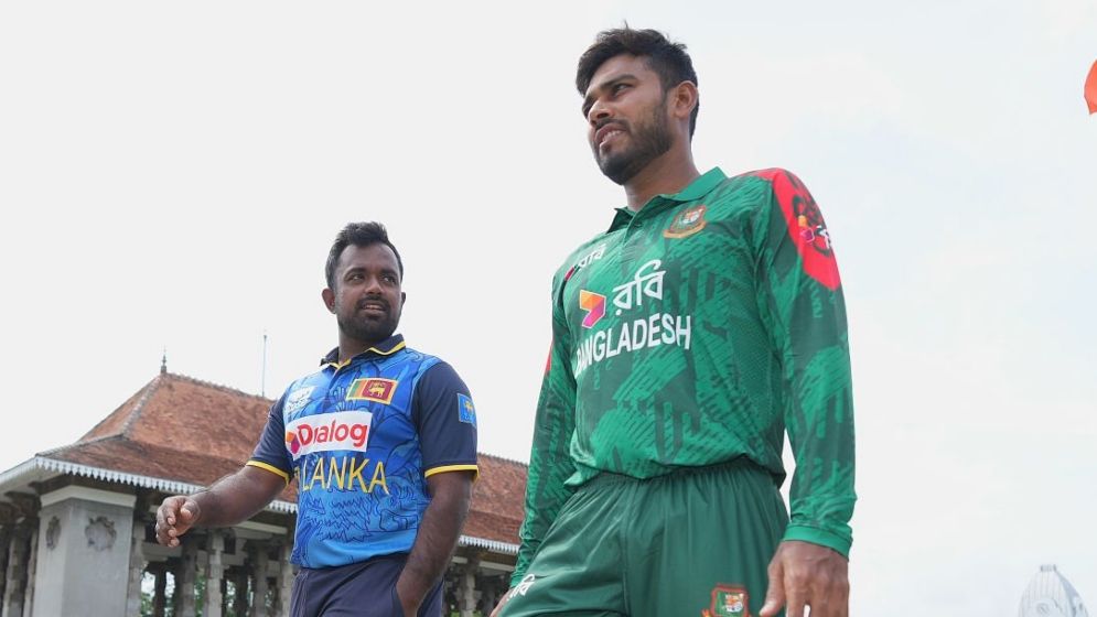 সিরিজের আগে ফটোসেশনে শ্রীলংকান অধিনায়ক চারিথ আসালঙ্কা ও বাংলাদেশ অধিনায়ক মেহেদী হাসান মিরাজ/সংগৃহীত