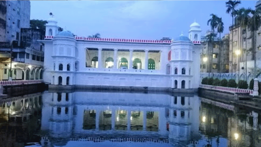 কারবালার কান্না শোনা যায় হোসনি দালানে