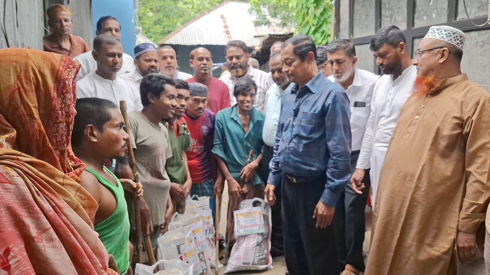 প্রতিবন্ধী সেই ছয় সহোদরের পাশে দাঁড়ালেন বিএনপি নেতা