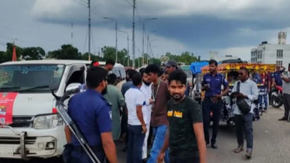 ঠাকুরগাঁওয়ে এনসিপির গাড়িবহরে হামলা