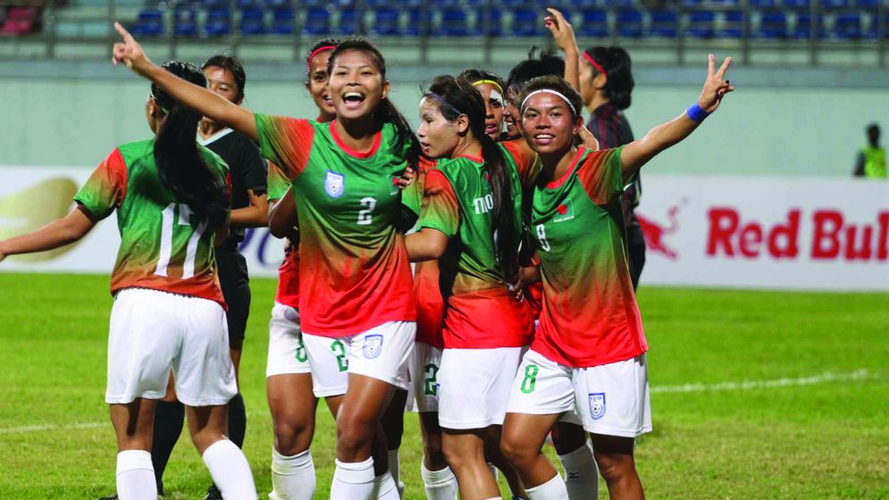 নারী ফুটবলারদের সাফল্য