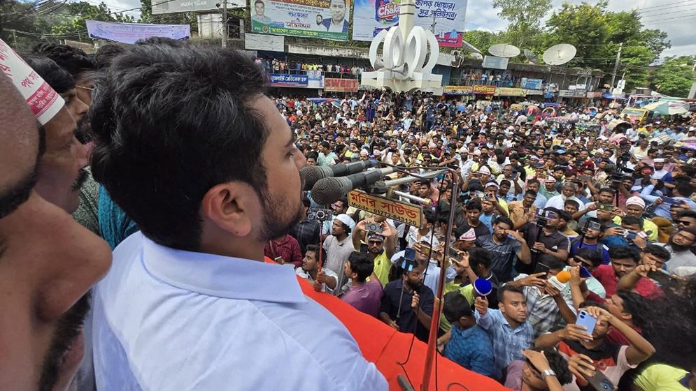 বর্তমান পরিস্থিতিতে নির্বাচনের দাবি ধোঁকাবাজি: নাহিদ ইসলাম