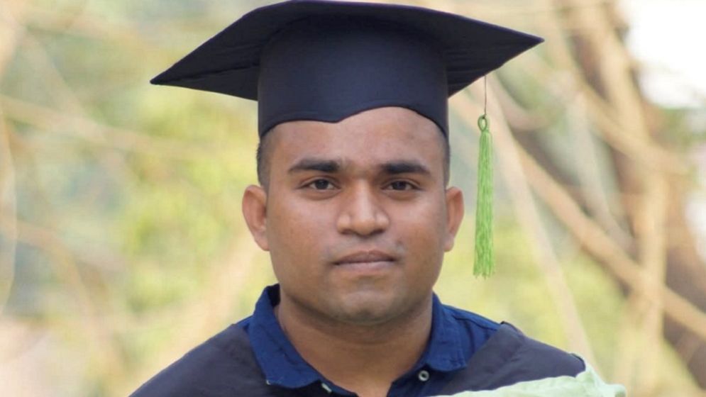 বিশ্ববিদ্যালয়ে ঢুকে কর্মচারীকে কুবি ছাত্রদল নেতার মারধর