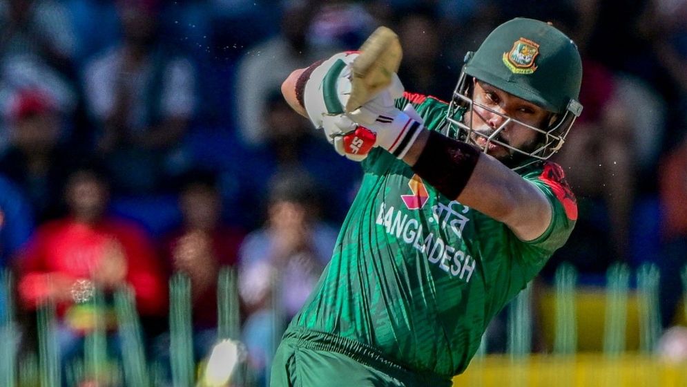 ঝড়ের গতিতে অভিষেক ফিফটি ইমনের