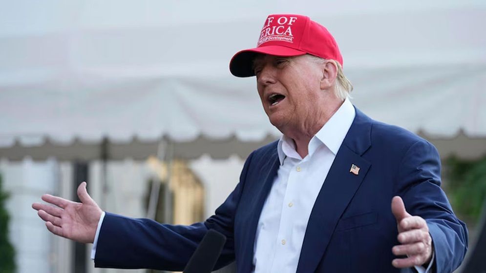 ট্রাম্পের নতুন নির্বাহী আদেশ: শঙ্কিত অভিবাসীরা