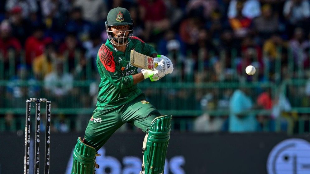 হৃদয়ের ফিফটি, দুইশ পার বাংলাদেশের