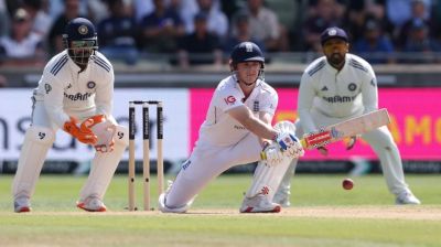 ইংলিশদের পাগলাটে কীর্তি, ৫ ডাকের পরও ৪০০ করে গড়ল ইতিহাস