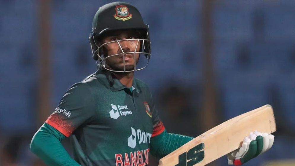 দায়সারা শটে বিপদ বাড়ালেন অধিনায়ক মিরাজ