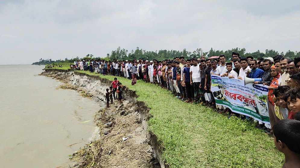চৌহালীতে ৭ কিমিজুড়ে যমুনার ভাঙ্গন