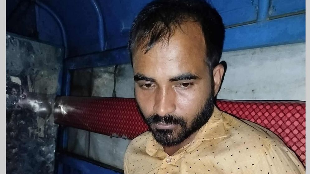 তিন বছরের মেয়েকে খুন করে খালে ফেলে বাবা লুকায় খাটের নিচে