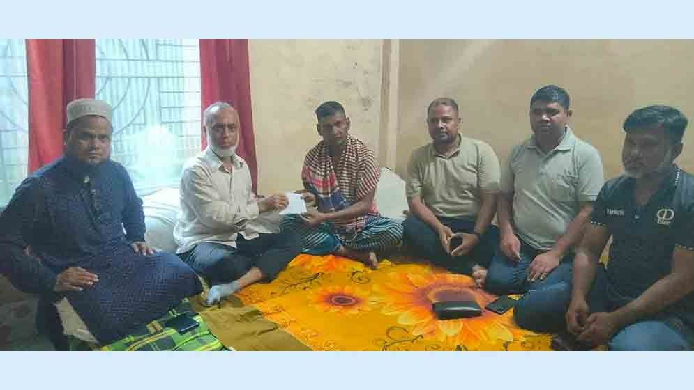সোনারগাঁয়ে অসুস্থ স্বেচ্ছাসেবক দল নেতার চিকিৎসার দায়িত্ব নিলেন মুজাহিদ মল্লিক
