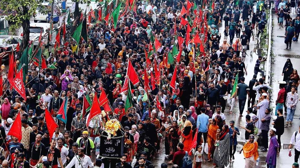 শিশুদের ভালোবাসায় শেষ হলো আশুরার তাজিয়া মিছিল