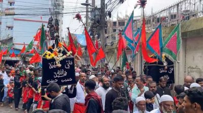 তাজিয়া মিছিলে হাজারো মানুষ, সতর্ক অবস্থানে আইনশৃঙ্খলাবাহিনী