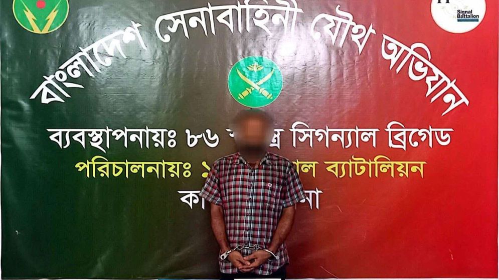 শেওড়াপাড়ায় অবৈধ অস্ত্রসহ ১ জন গ্রেফতার