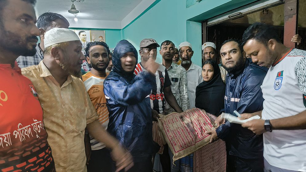 সেন্টমার্টিনসহ টেকনাফে পানিবন্দি আড়াই হাজার মানুষ