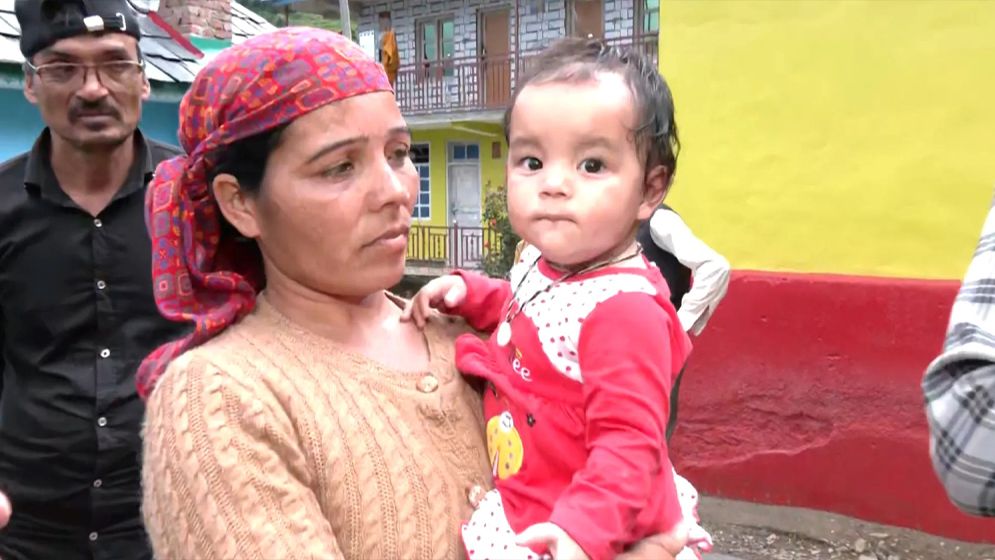 ভূমিধসে প্রাণ হারালেন বাবা-মা-দাদি, অলৌকিকভাবে বেঁচে গেল ১১ মাসের শিশু