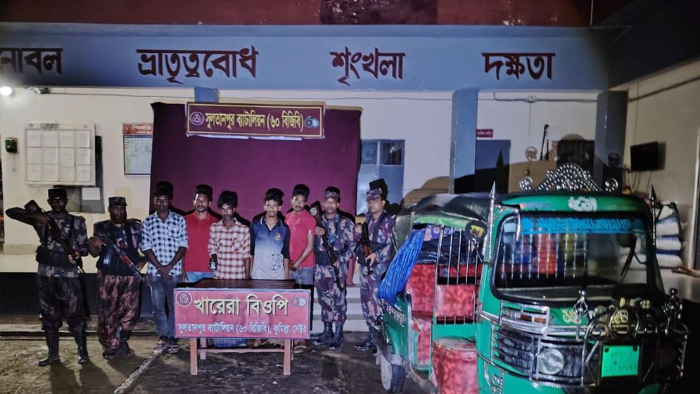 ভারতে ‘পাচারের’ সময় আটক ৫