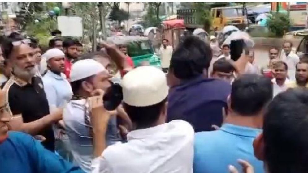 বিএনপি নেতাদের উপস্থিতিতে সাবেক শিবির নেতার ওপর হামলার অভিযোগ