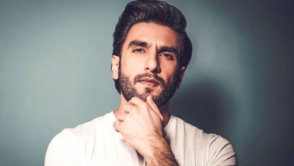২০ বছরের ছোট নায়িকার সঙ্গে পর্দায় রণবীর, কে এই সারা