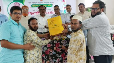 দোহারে শিক্ষকের বিদায়ে কাঁদলেন সবাই