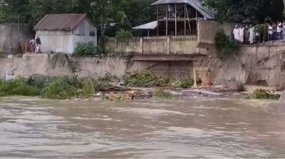 পদ্মা সেতু প্রকল্প রক্ষা বাঁধে হঠাৎ ভয়াবহ ভাঙন
