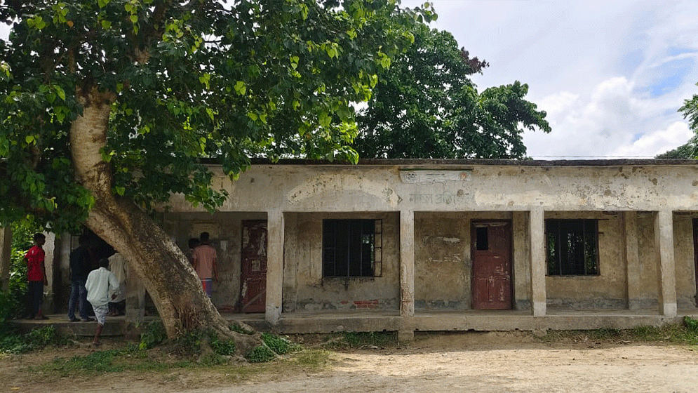 স্বাধীনতার পর থেকে শিক্ষার জন্য জয়নগর-কদমতলীতে নেই প্রাথমিক বিদ্যালয়