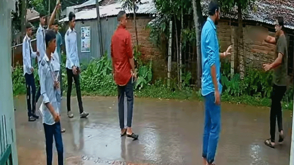 ফিল্মি স্টাইলে স্কুলছাত্র অপহরণ ছাত্রলীগ নেতার