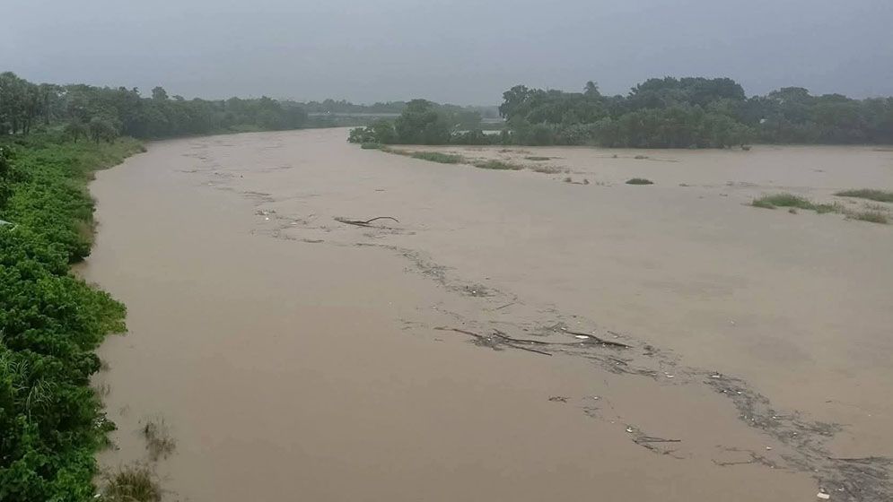 গোমতীর পানি বিপৎসীমা ছুঁই ছুঁই