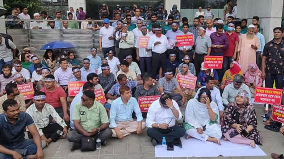 আন্দোলনের আড়ালে ষড়যন্ত্র