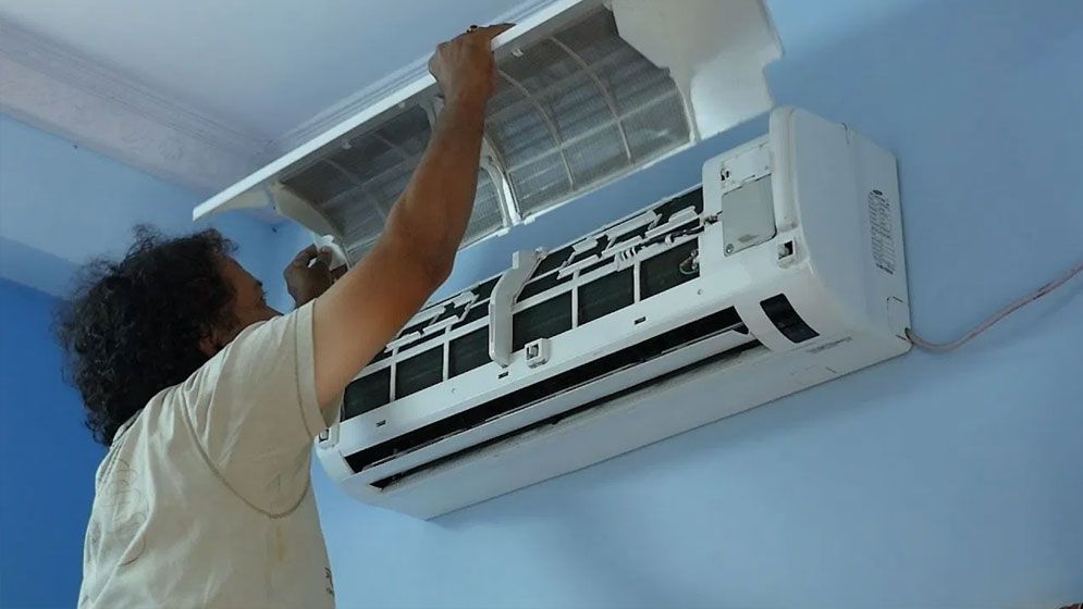 এসি পরিষ্কারের ঝামেলা আর নয়, নিজেই হয়ে উঠুন এক্সপার্ট!