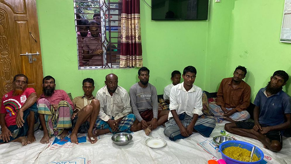 চার দিন সাগরে ঢেউয়ের সঙ্গে লড়াই করে বেঁচে ফিরলেন ৯ জেলে