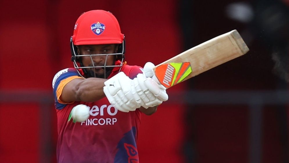 ২ বার জীবন পেয়ে ফিফটির দেখা পেলেন সাকিব