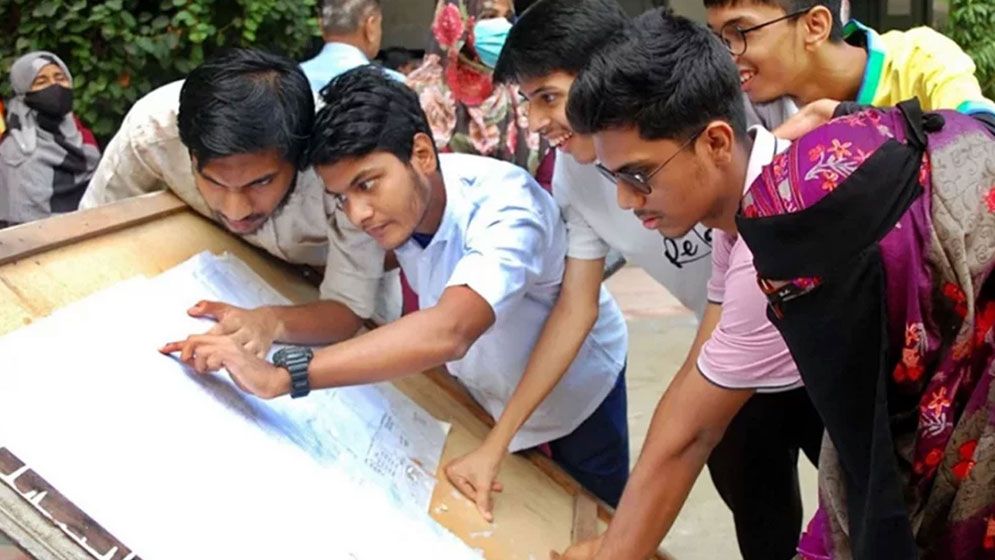 গত বছরের চেয়ে এবার পাশের হার কত কম?