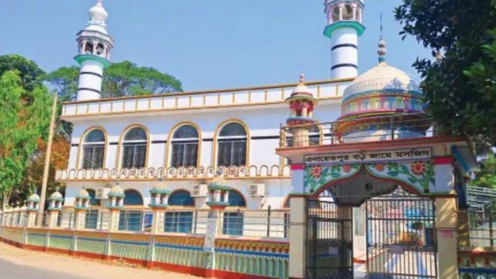 ২৩৫ বছরের ঐতিহ্যে প্রাণ জুড়ায় মুসল্লিদের