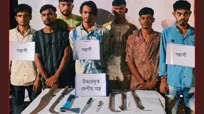 হাজীগঞ্জে সাত কিশোর গ্যাংসহ ১২ জন আটক